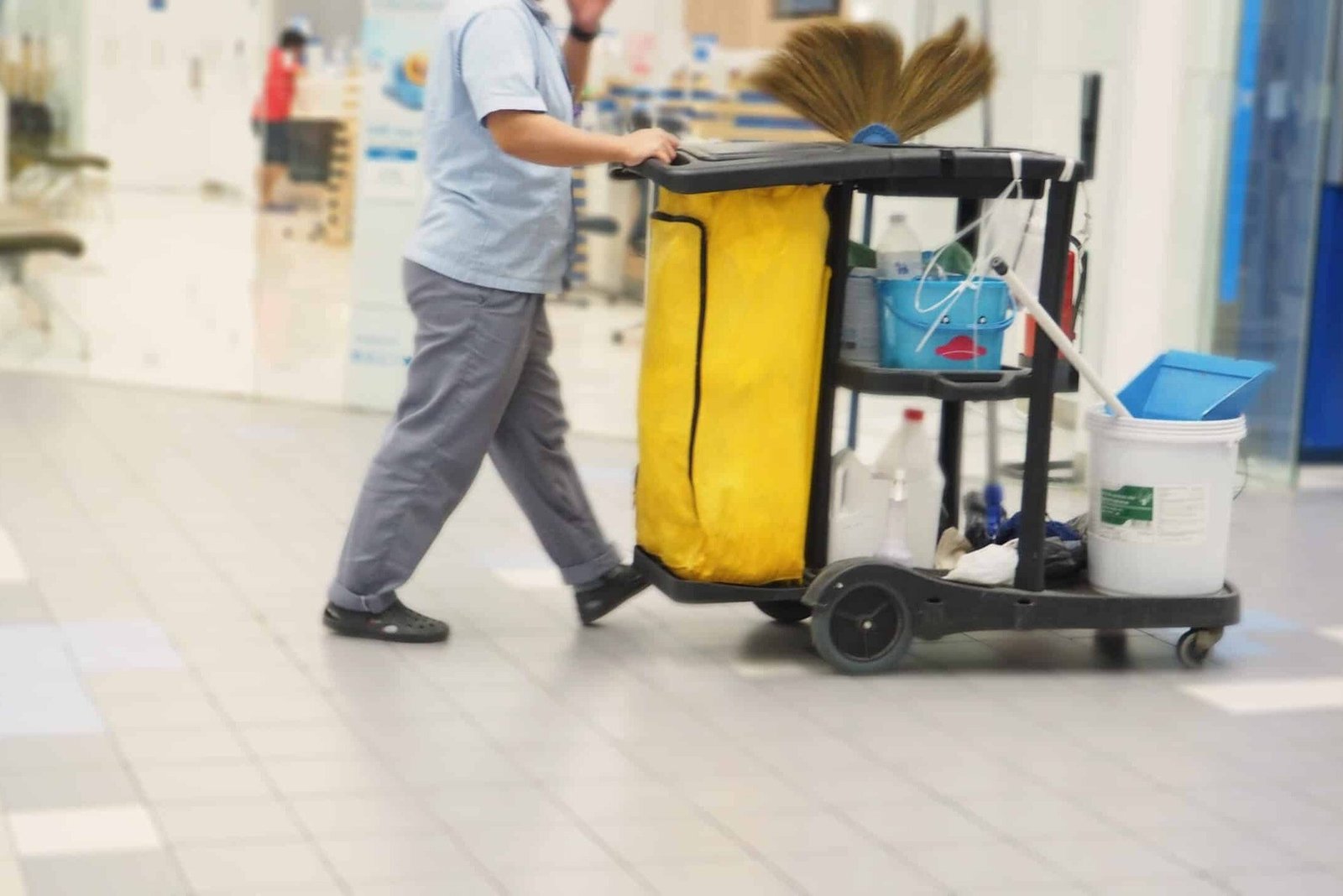 Technicien Polynet s'engageant à offrir un service de qualité à Kenitra